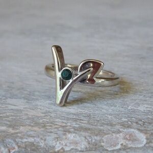 Vegan Symbol Plant Based Animal Rights Emerald Green Silver Plated Ring Size 5.5